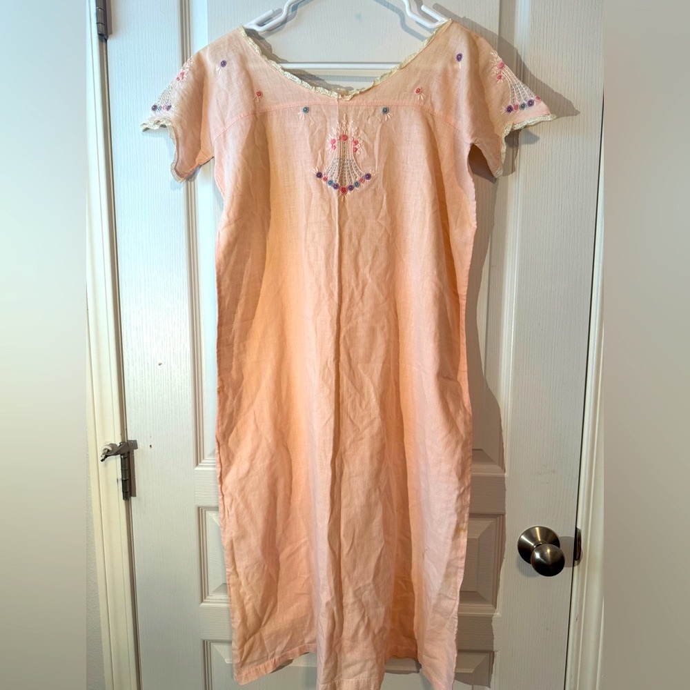 Vintage Cotton Linen Embroidered Nightgown Size S - Beautiful pale pink